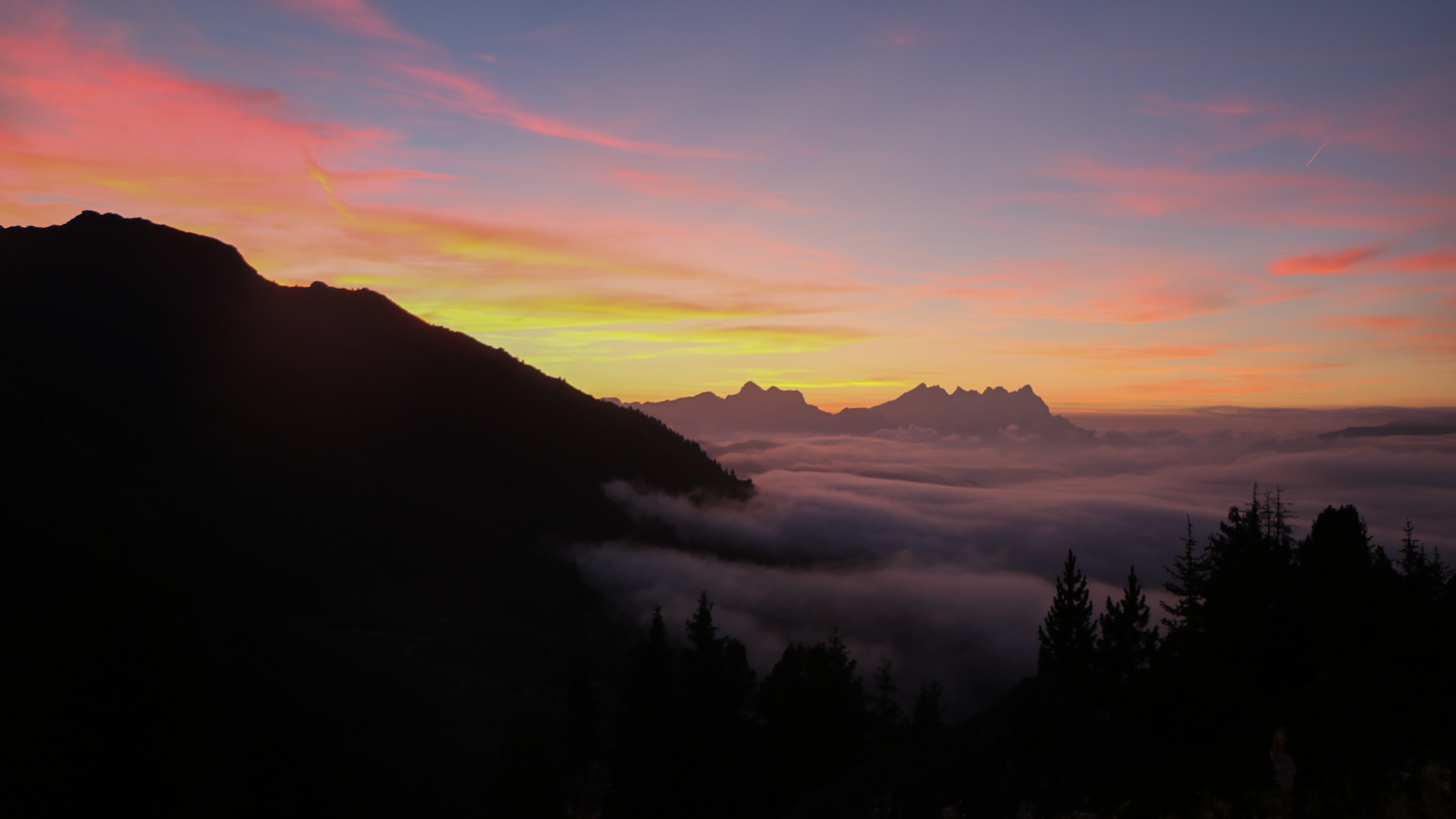 coucher de soleil dans les Alpes du Nord