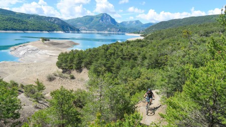 Image : Alpes du Sud : Le tour du lac de Serre-Ponçon
