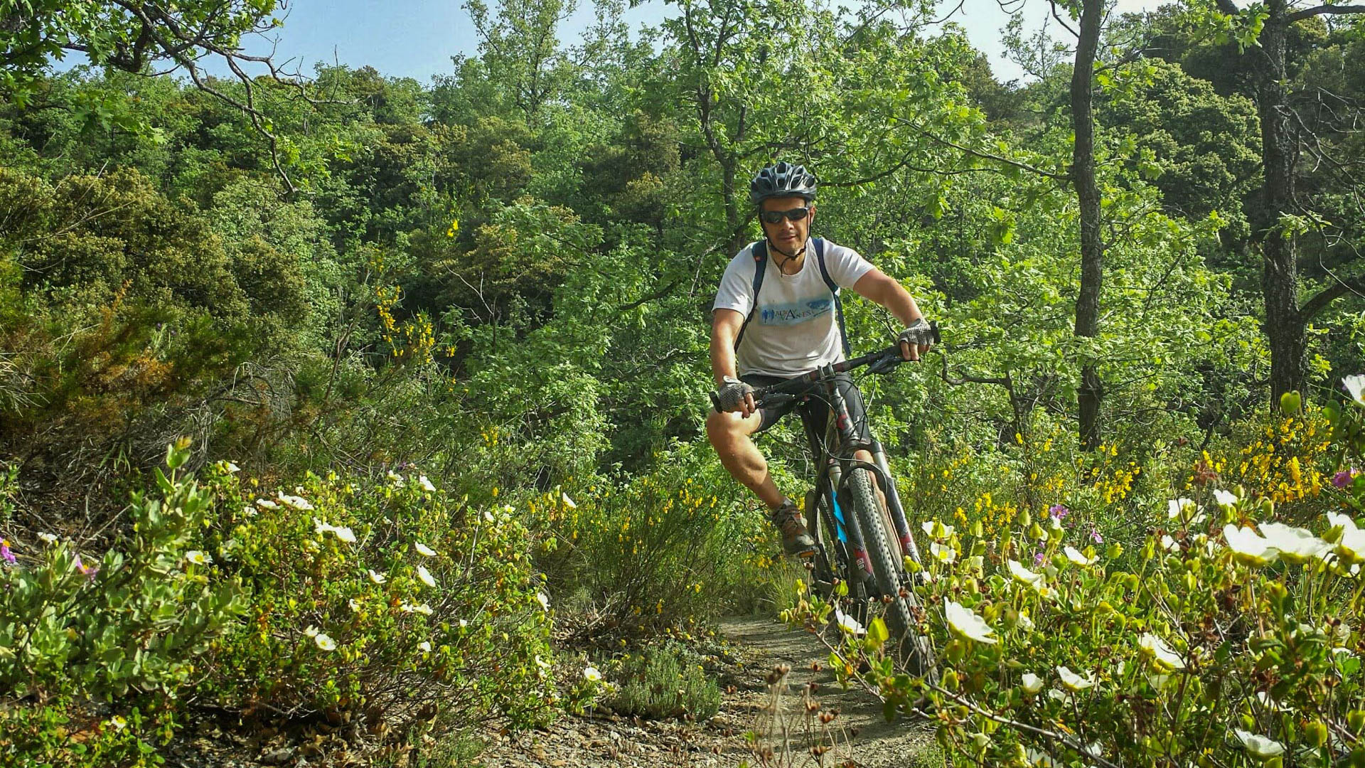 vttiste sur un single-track joueur en espagne