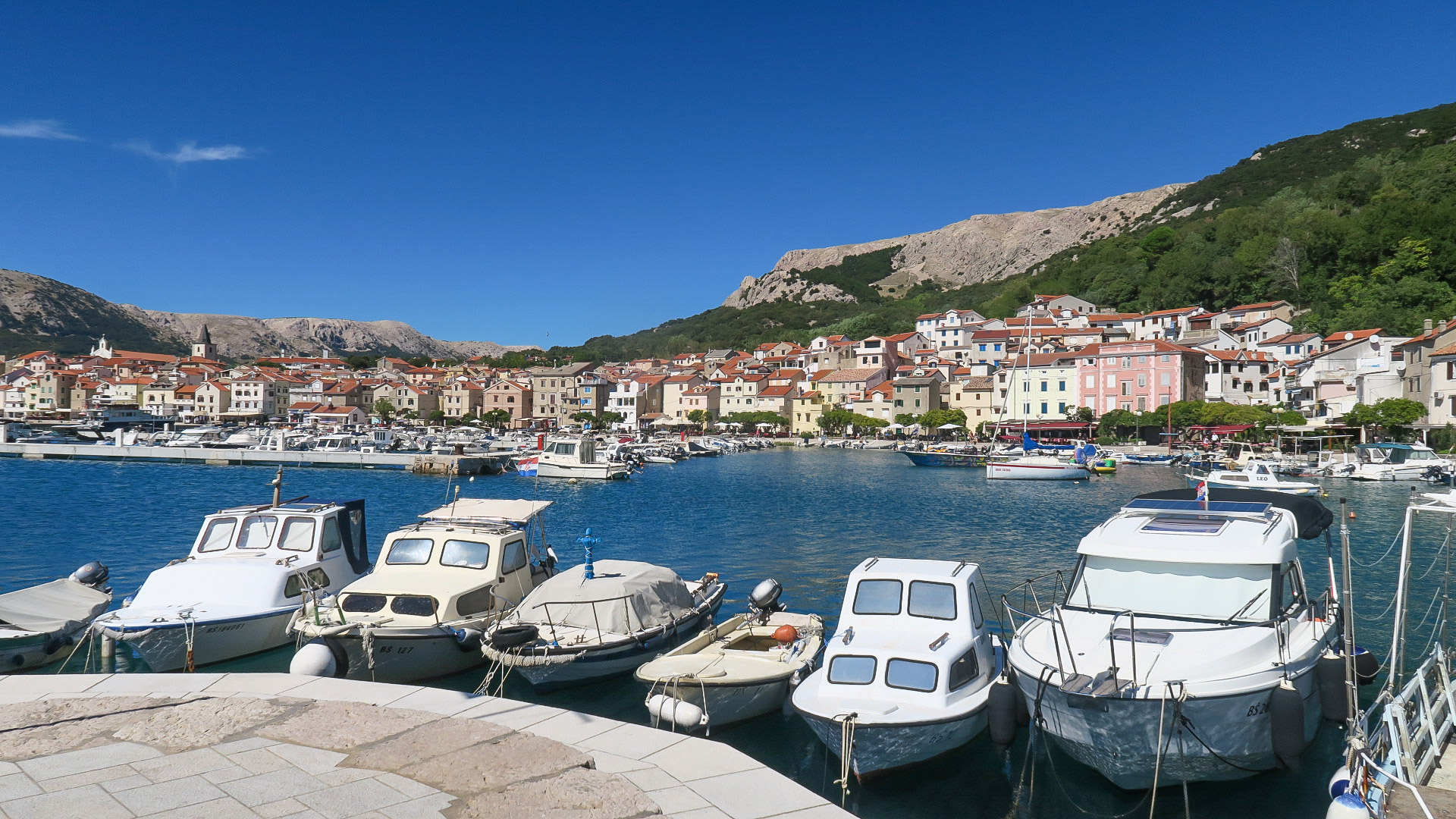 Port maritime Baska sur l'île de krk